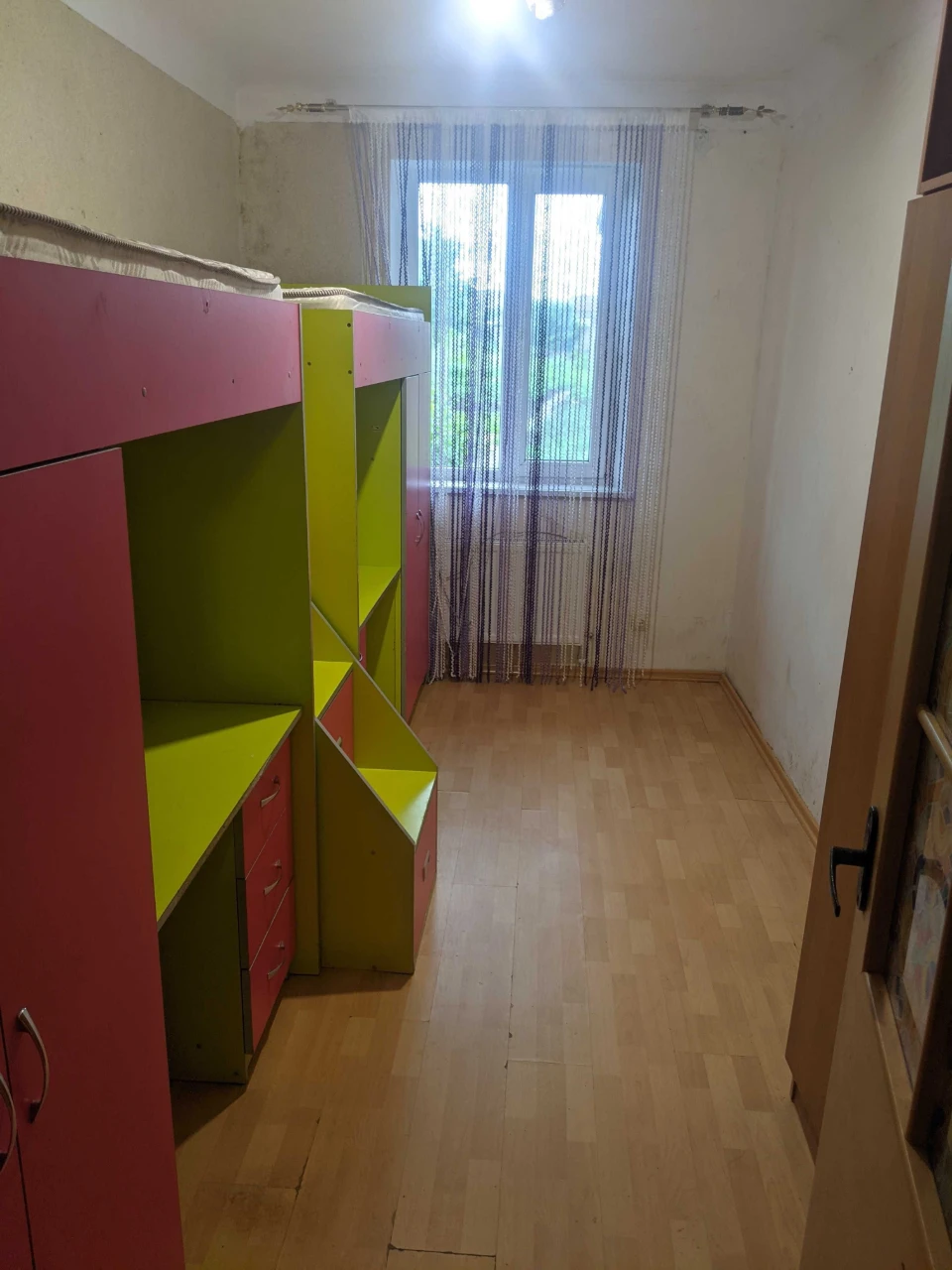 Продається квартира з власним подвір'ям.