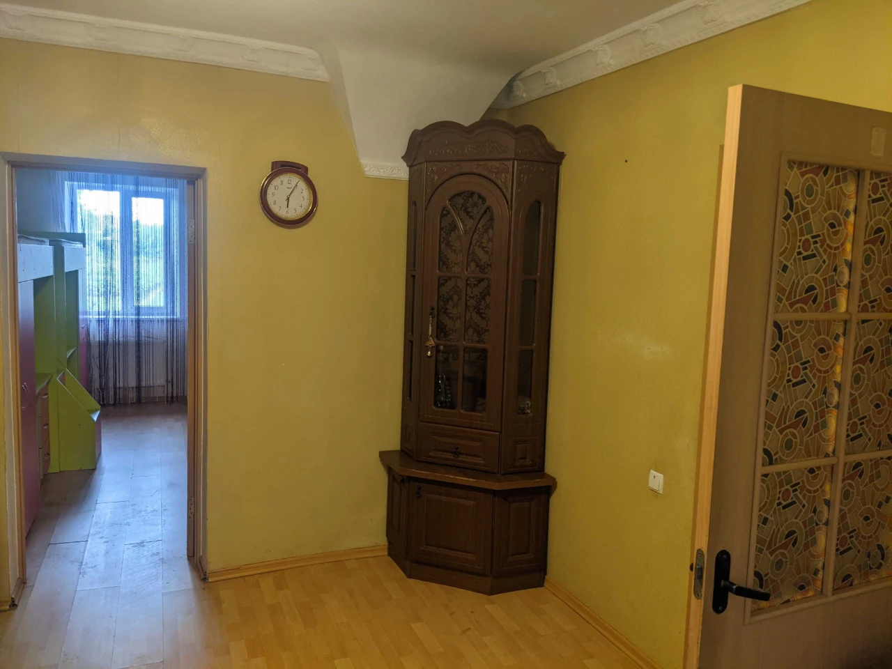 Продається квартира з власним подвір'ям.