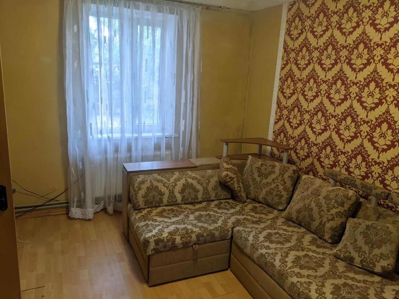 Продається квартира з власним подвір'ям.