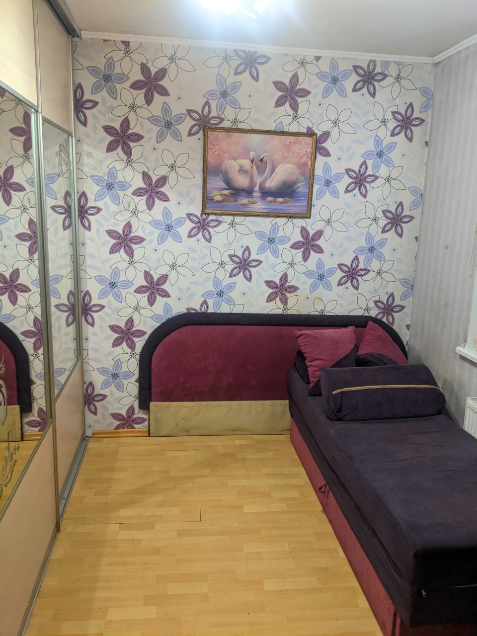 Продається квартира з власним подвір'ям.