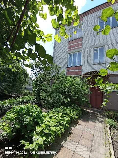 Просторий будинок для великої родини.
