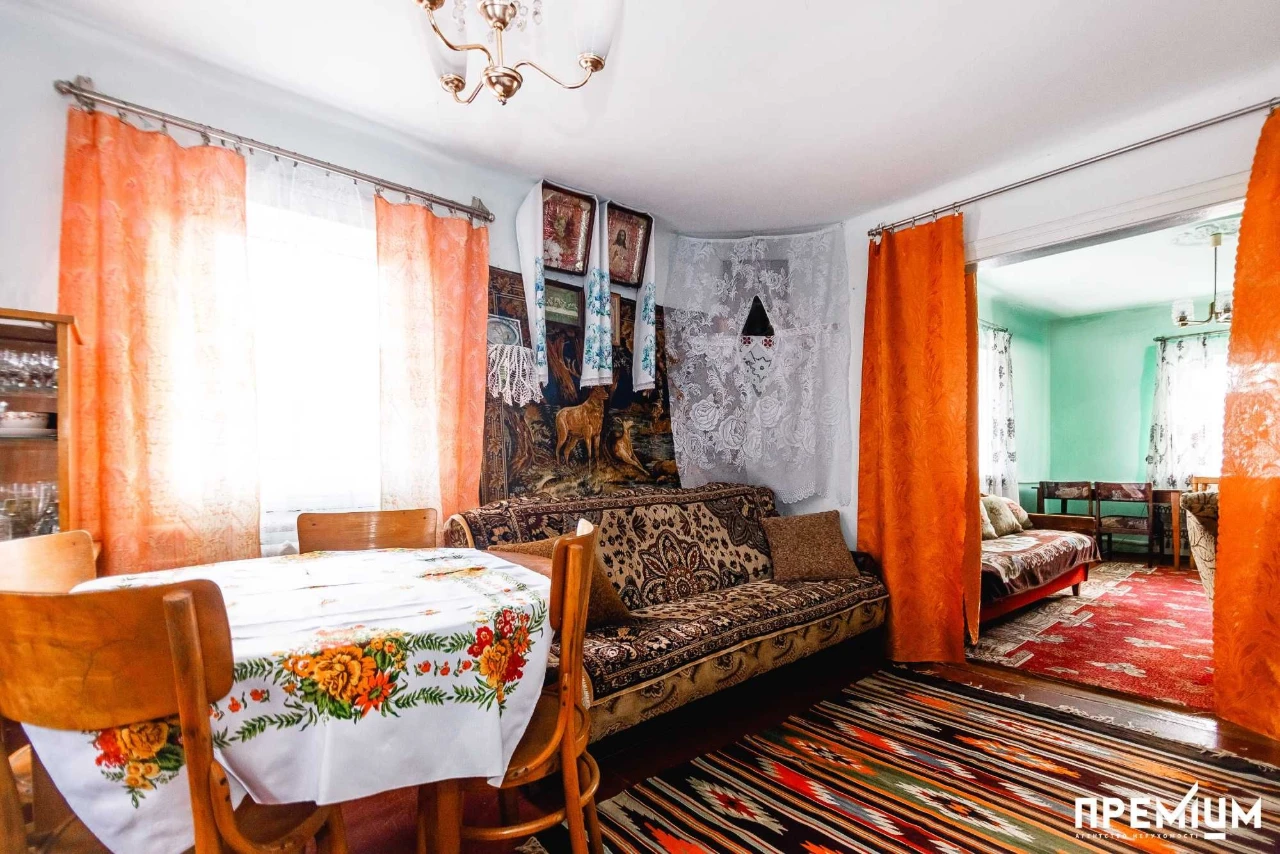 Продаж будинку в м.Дубно. Власна терторія. 3 кімнати.  Поруч