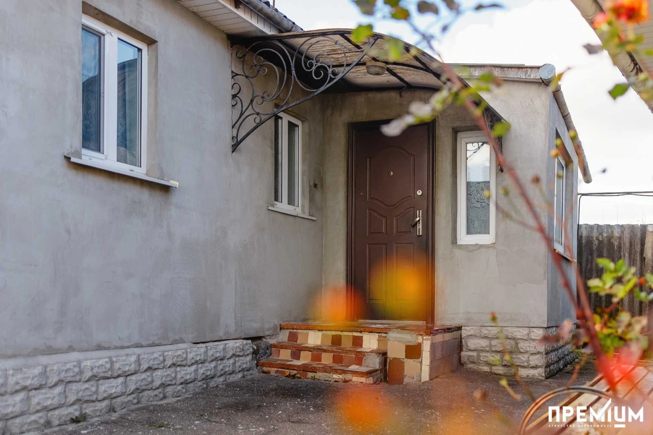 Продаж будинку в м.Дубно. Власна терторія. 3 кімнати.  Поруч
