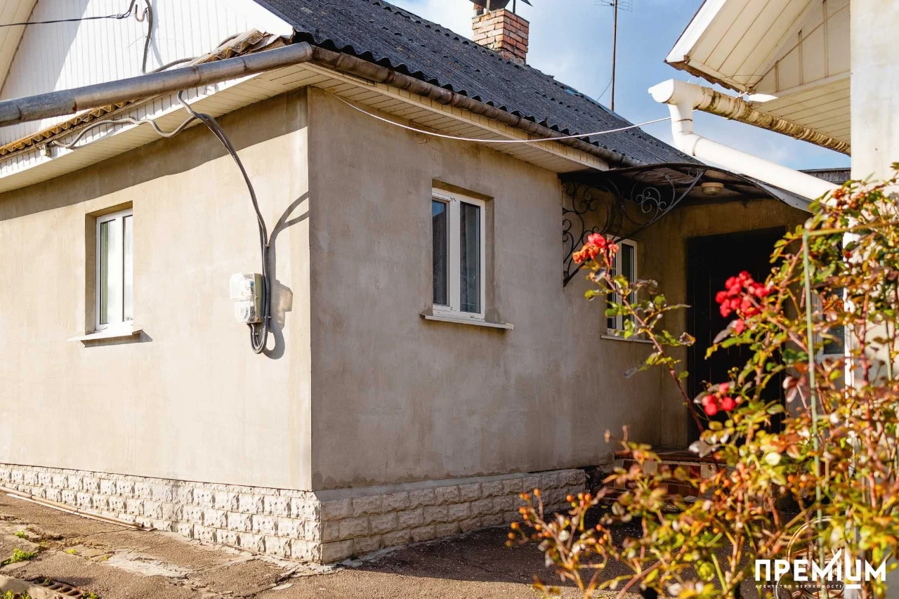 Продаж будинку в м.Дубно. Власна терторія. 3 кімнати.  Поруч