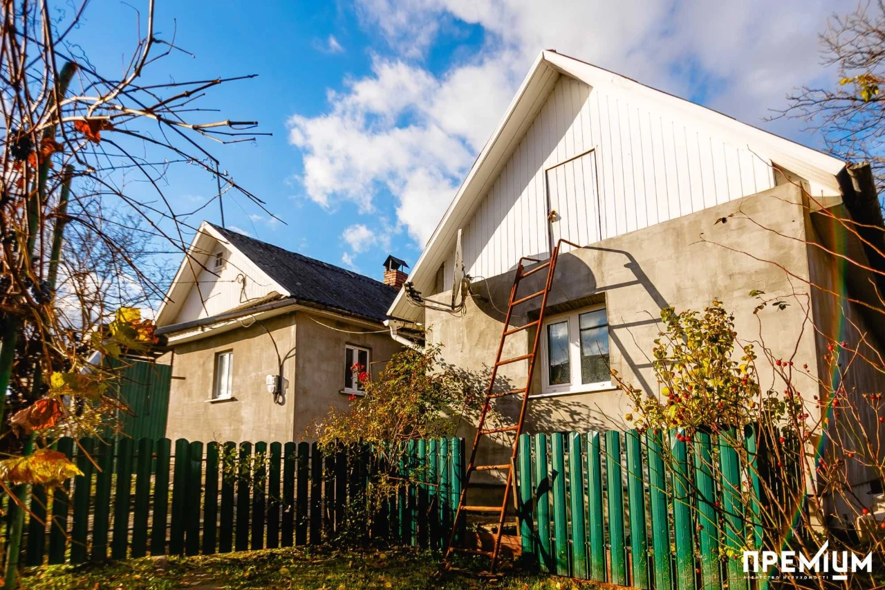 Продаж будинку в м.Дубно. Власна терторія. 3 кімнати.  Поруч