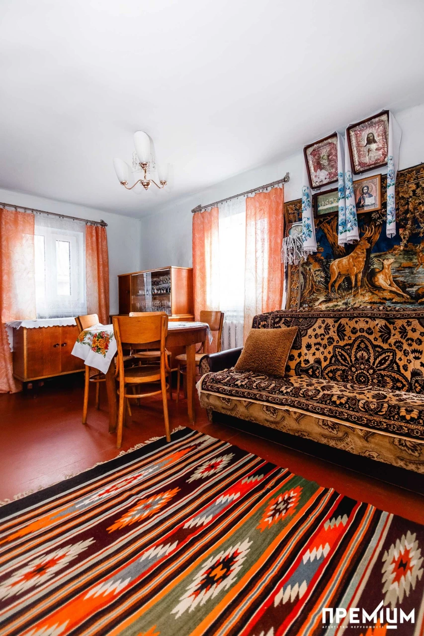 Продаж будинку в м.Дубно. Власна терторія. 3 кімнати.  Поруч