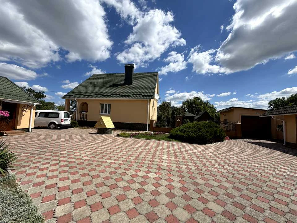 Будинок. Здолбунів, Садова