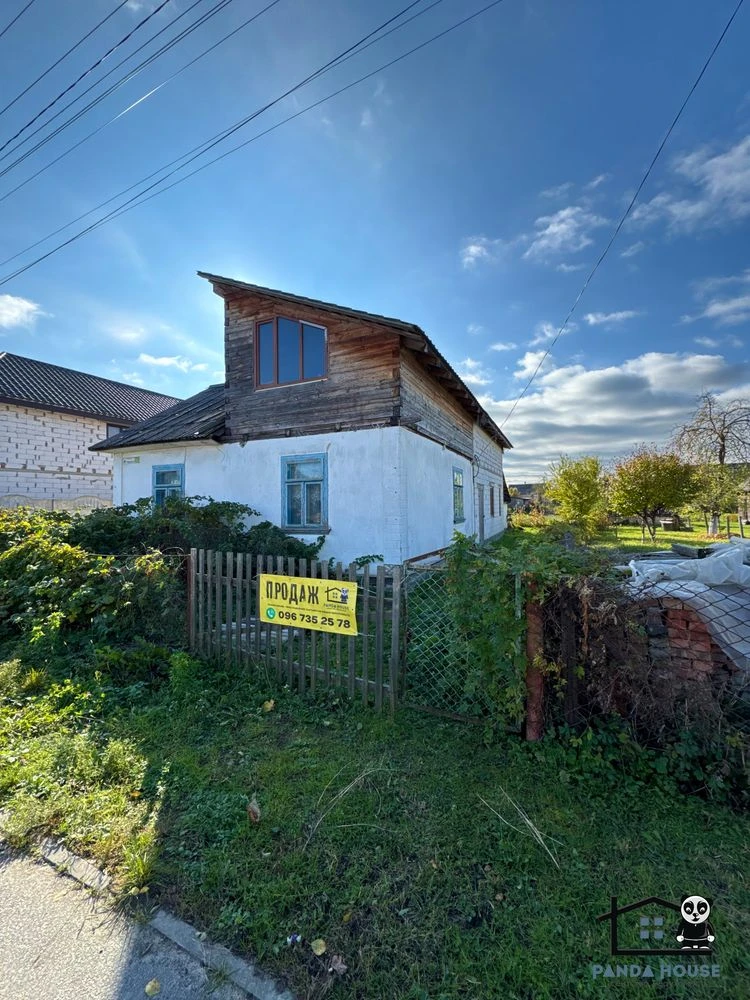 Продається половина будинку