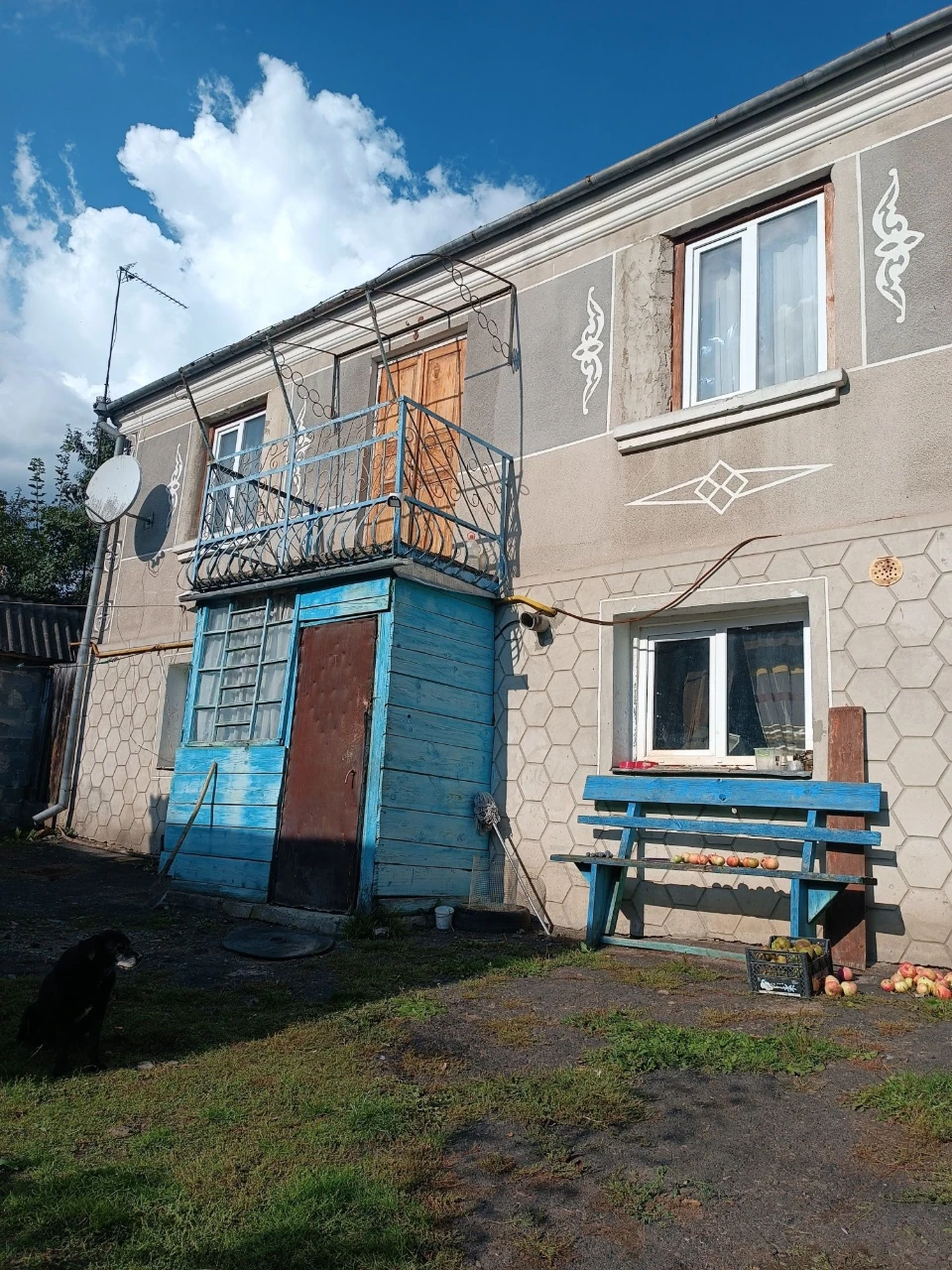 Продаж 2 поверхового будинку з ділянкою 10 соток та господар