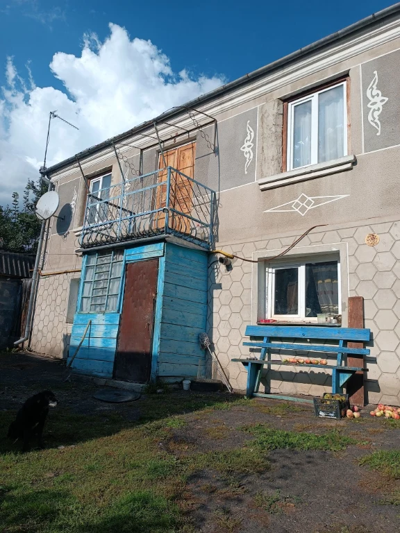 Продаж 2 поверхового будинку з ділянкою 10 соток та господар