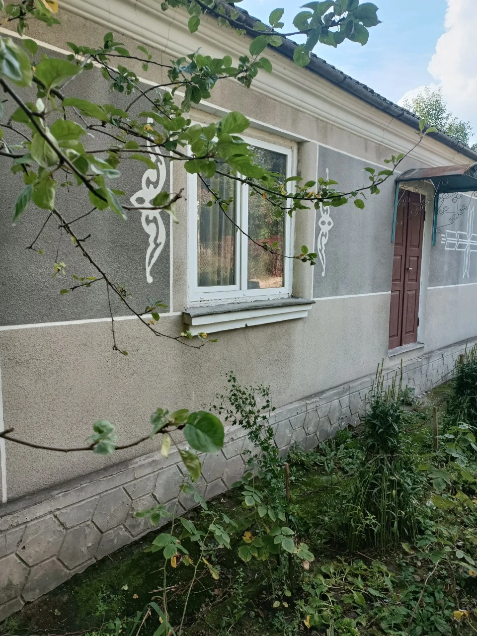 Продаж 2 поверхового будинку з ділянкою 10 соток та господар