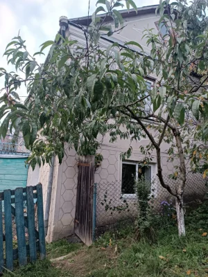 Продаж 2 поверхового будинку з ділянкою 10 соток та господар