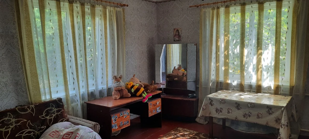 Продаж 2 поверхового будинку з ділянкою 10 соток та господар