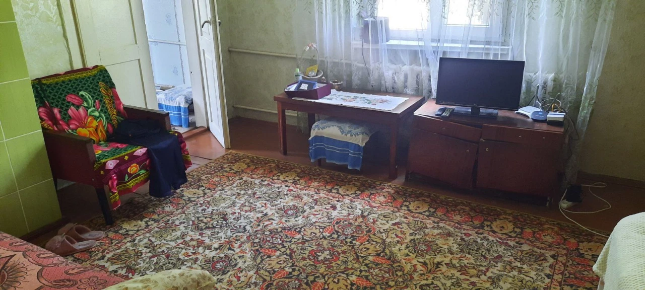 Продаж 2 поверхового будинку з ділянкою 10 соток та господар