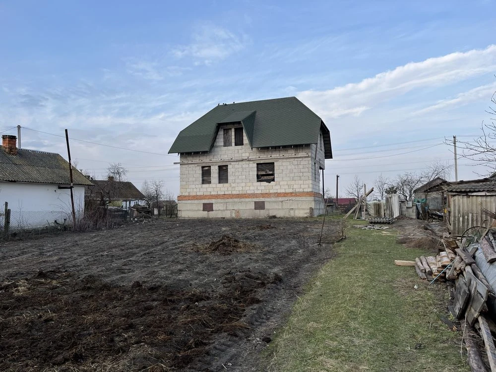 Нерухомість. Продаю або обміняти незавершений будинок