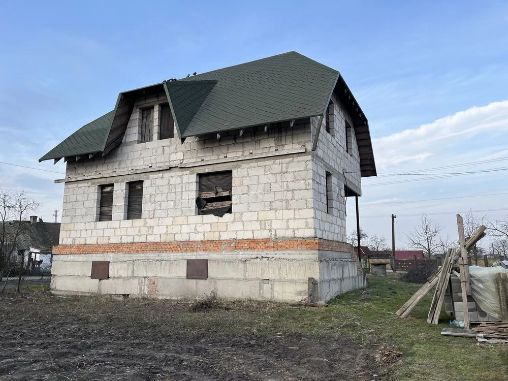Нерухомість. Продаю або обміняти незавершений будинок