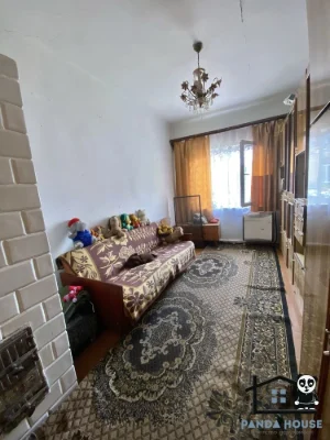 Продається частина будинку з прибудинковою територією.