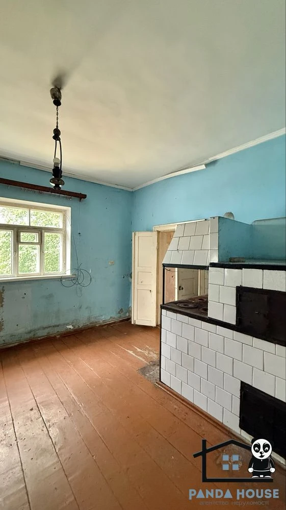 Продається просторий будинок у затишному районі.