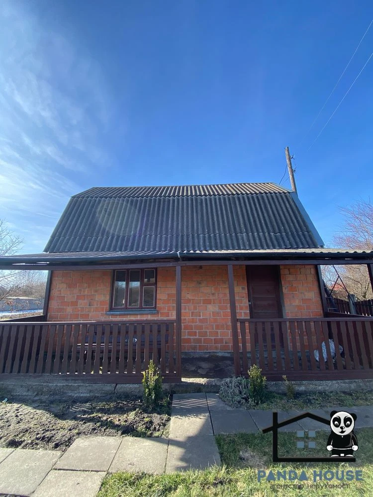 Продається дачний будинок у тихому районі міста.