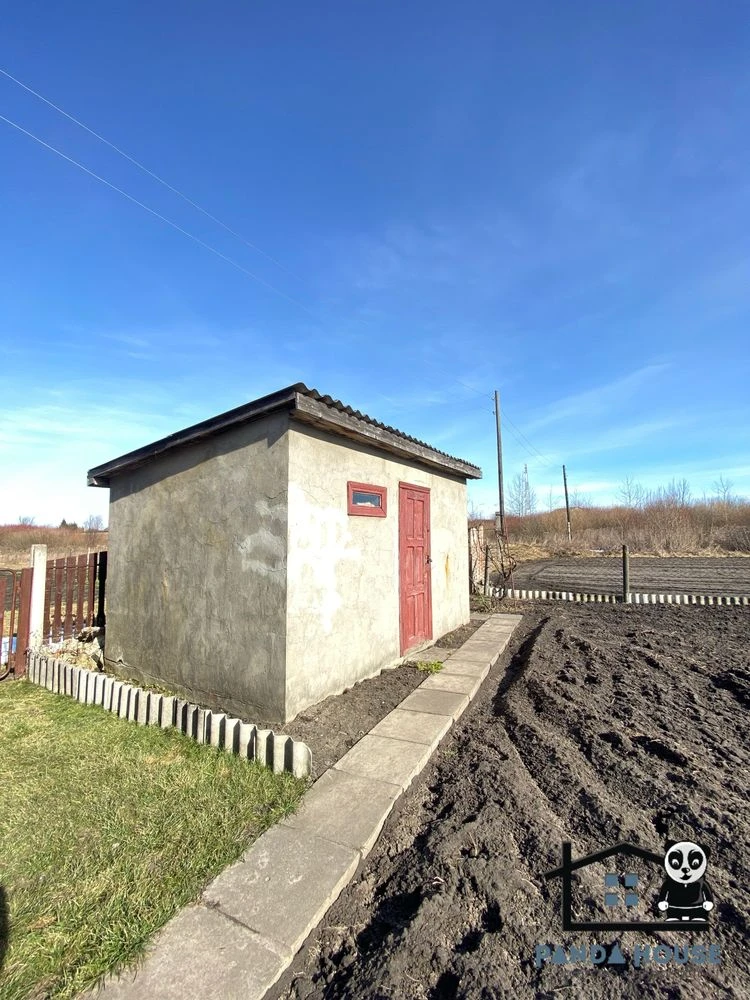 Продається дачний будинок у тихому районі міста.