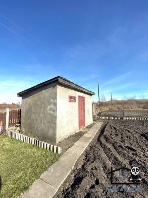 Продається дачний будинок у тихому районі міста.