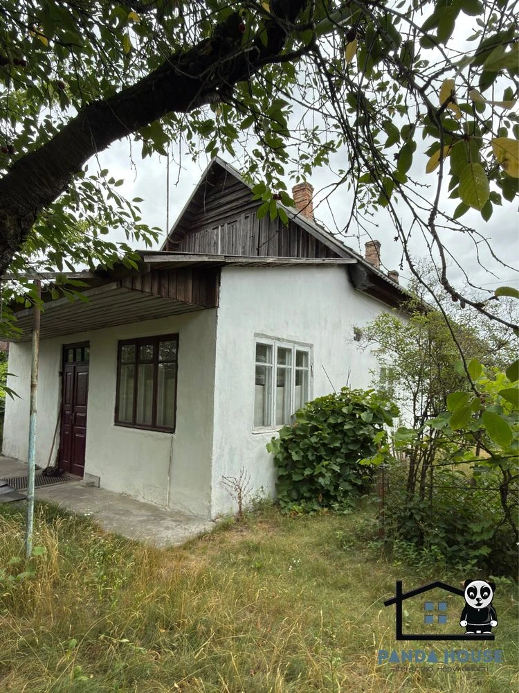Продається частина будинку з власним подвірʼям в затишному р