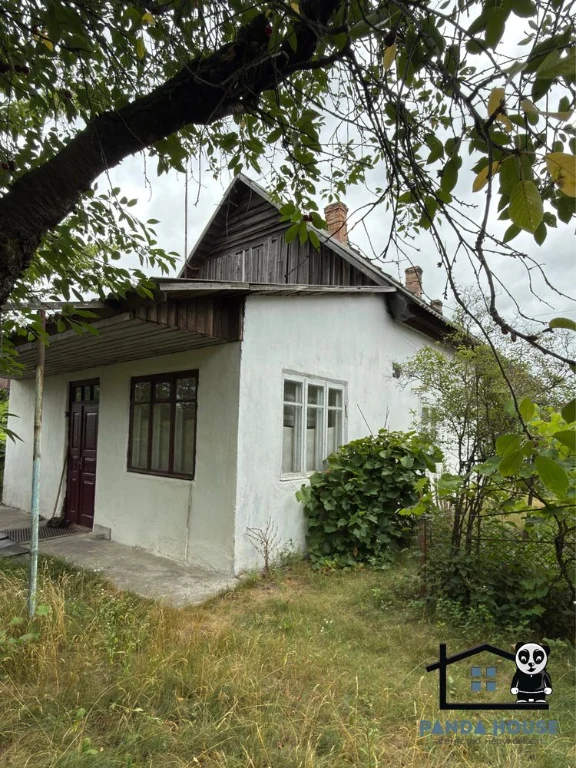 Продається частина будинку з власним подвірʼям в затишному р