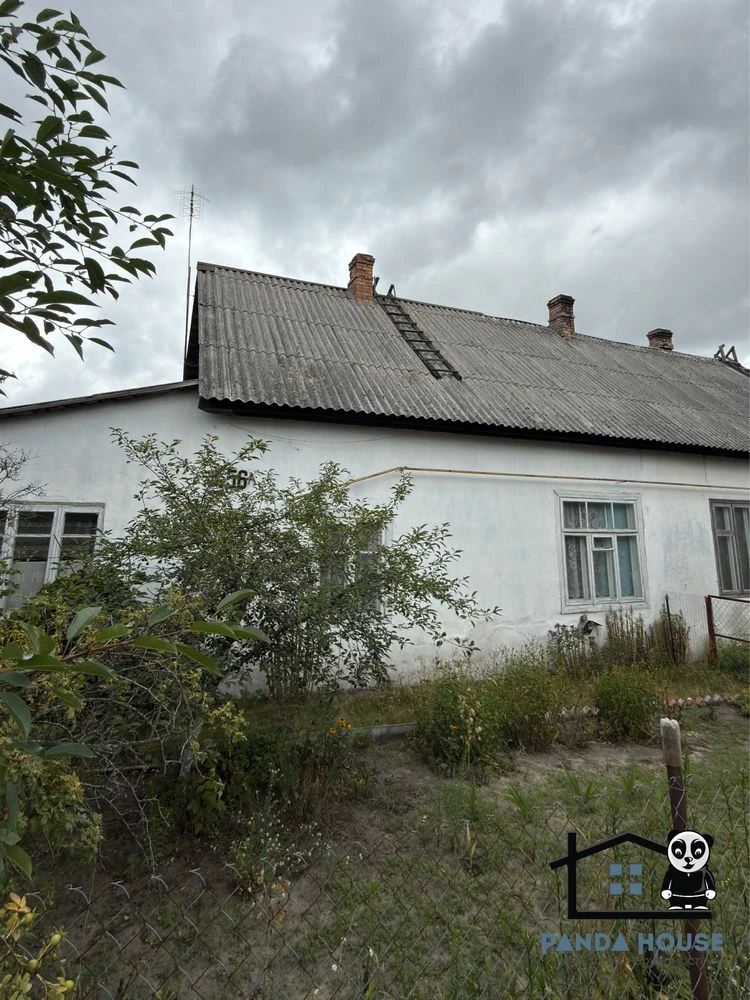 Продається частина будинку з власним подвірʼям в затишному р