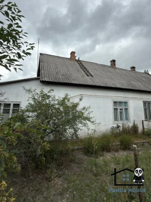Продається частина будинку з власним подвірʼям в затишному р