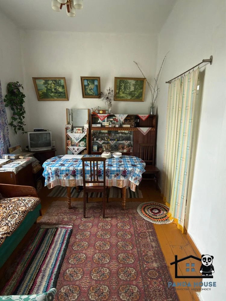 Продається частина будинку з власним подвірʼям в затишному р