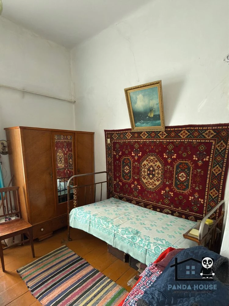 Продається частина будинку з власним подвірʼям в затишному р