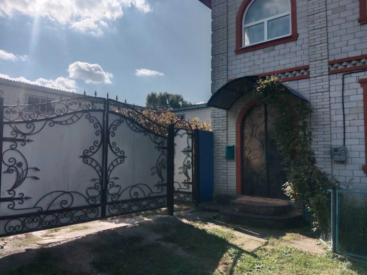 Продається будинок у м. Буринь, можна по сертифікату.