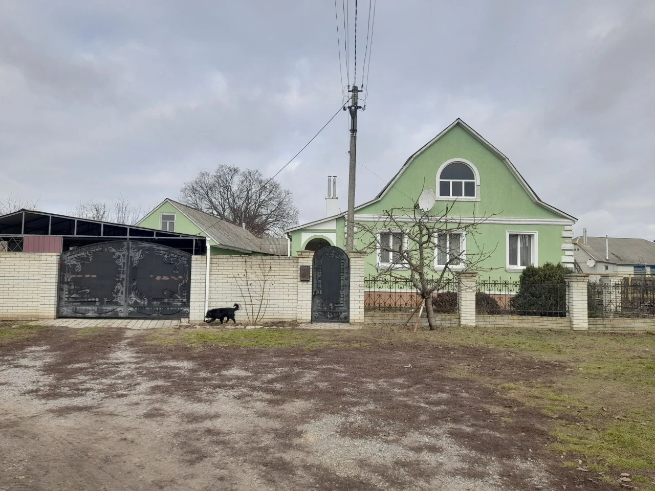 Продам будинок з меблями