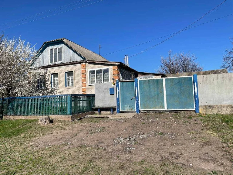 Продається будинок в місті Буринь!!