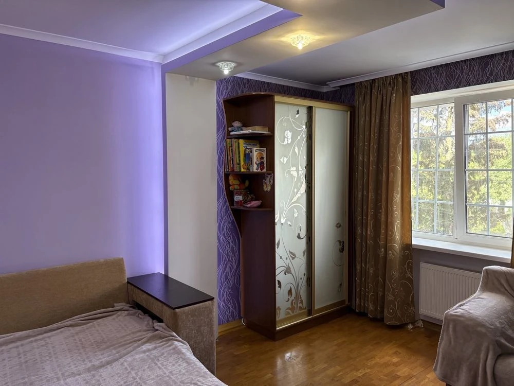 Продам будинок м.Глухiв Сумська обл.10соток землi ,сад,гараж