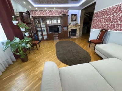 Продам будинок м.Глухiв Сумська обл.10соток землi ,сад,гараж