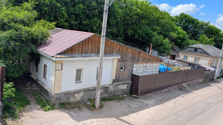 Продам будинок(частину будинку). З документами порядок. Можн