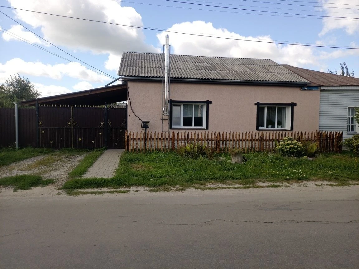 Продам 3/5 будинку в центрі +авто можна по сертифікату