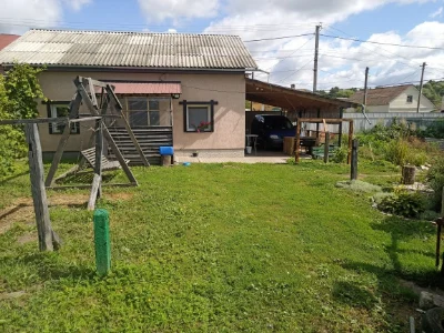 Продам 3/5 будинку в центрі +авто можна по сертифікату