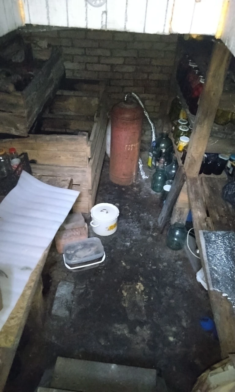 Продам 3/5 будинку в центрі +авто можна по сертифікату
