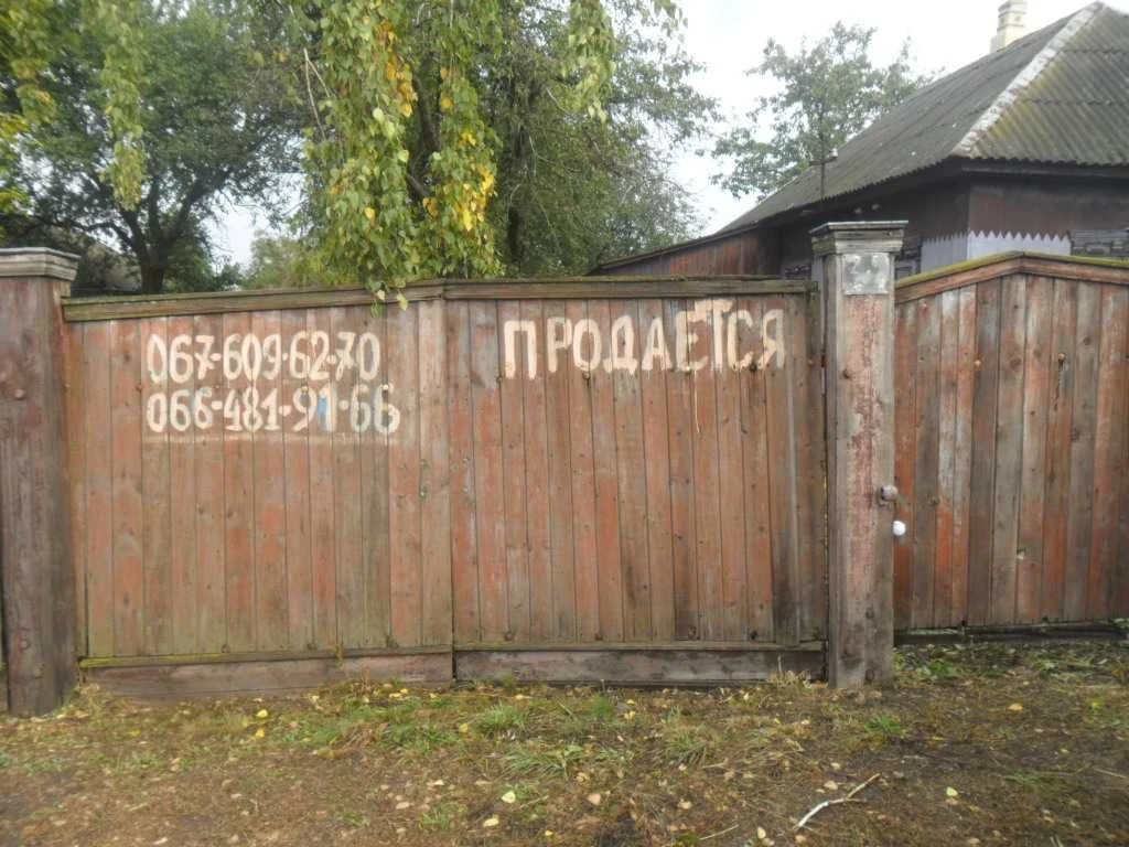 Рівна ділянка 8.52 сот із будинком під реконструкцію в Конот
