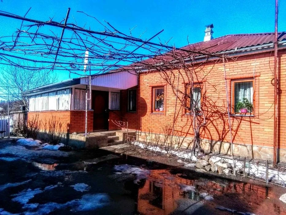 Продам свой дом с ремонтом . Район Роща.