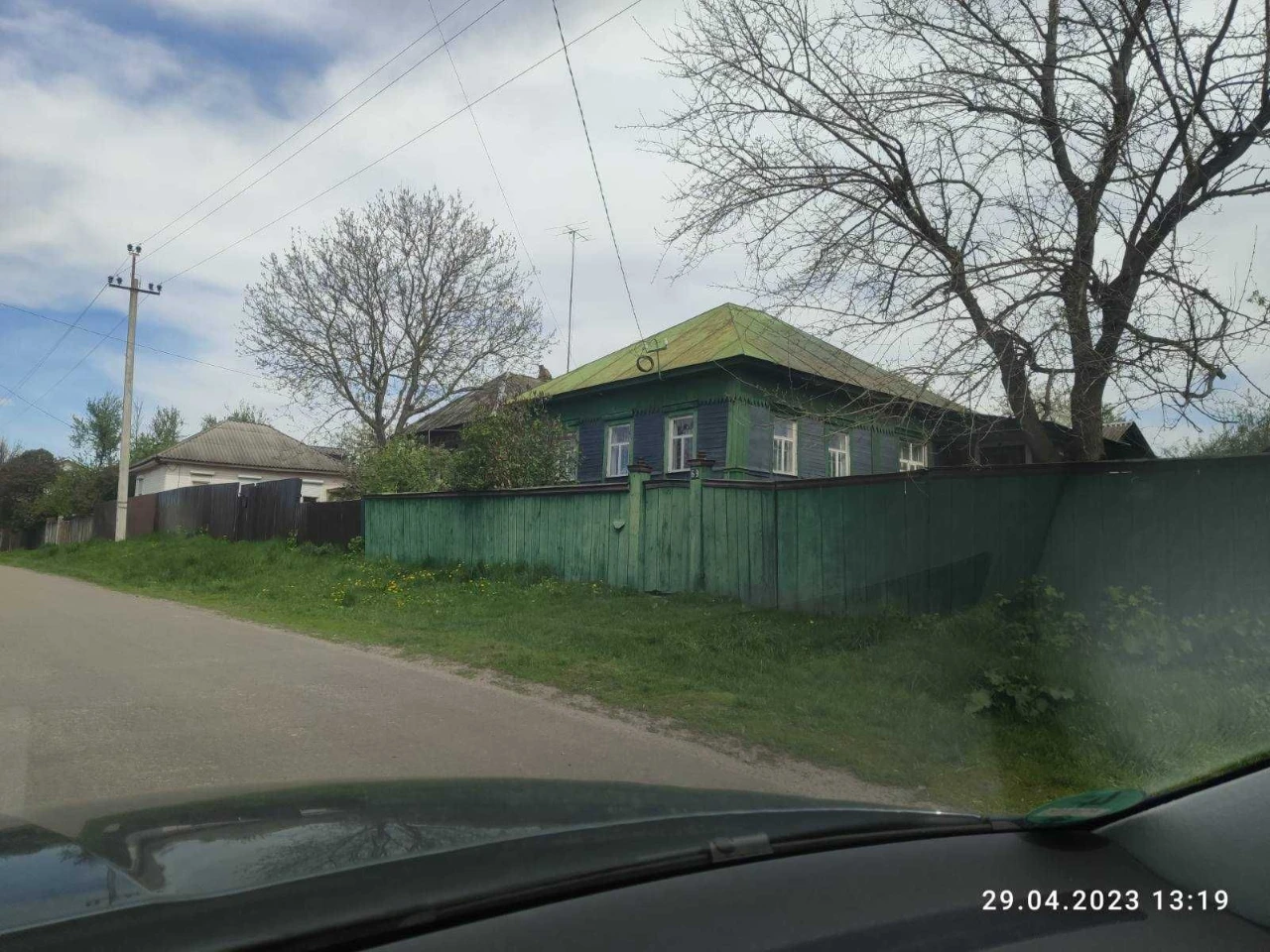 Продається будинок з земельною ділянкою 13 соток.