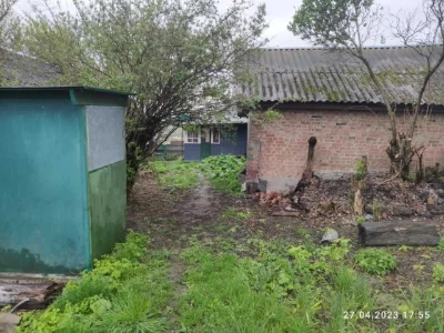 Продається будинок з земельною ділянкою 13 соток.