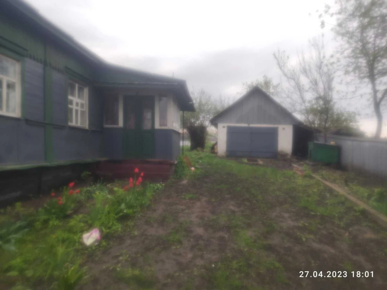 Продається будинок з земельною ділянкою 13 соток.