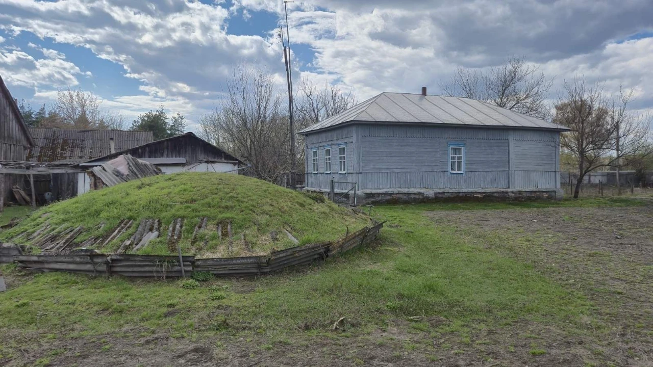 Будинок та присадибна ділянка в с.Черноплатове