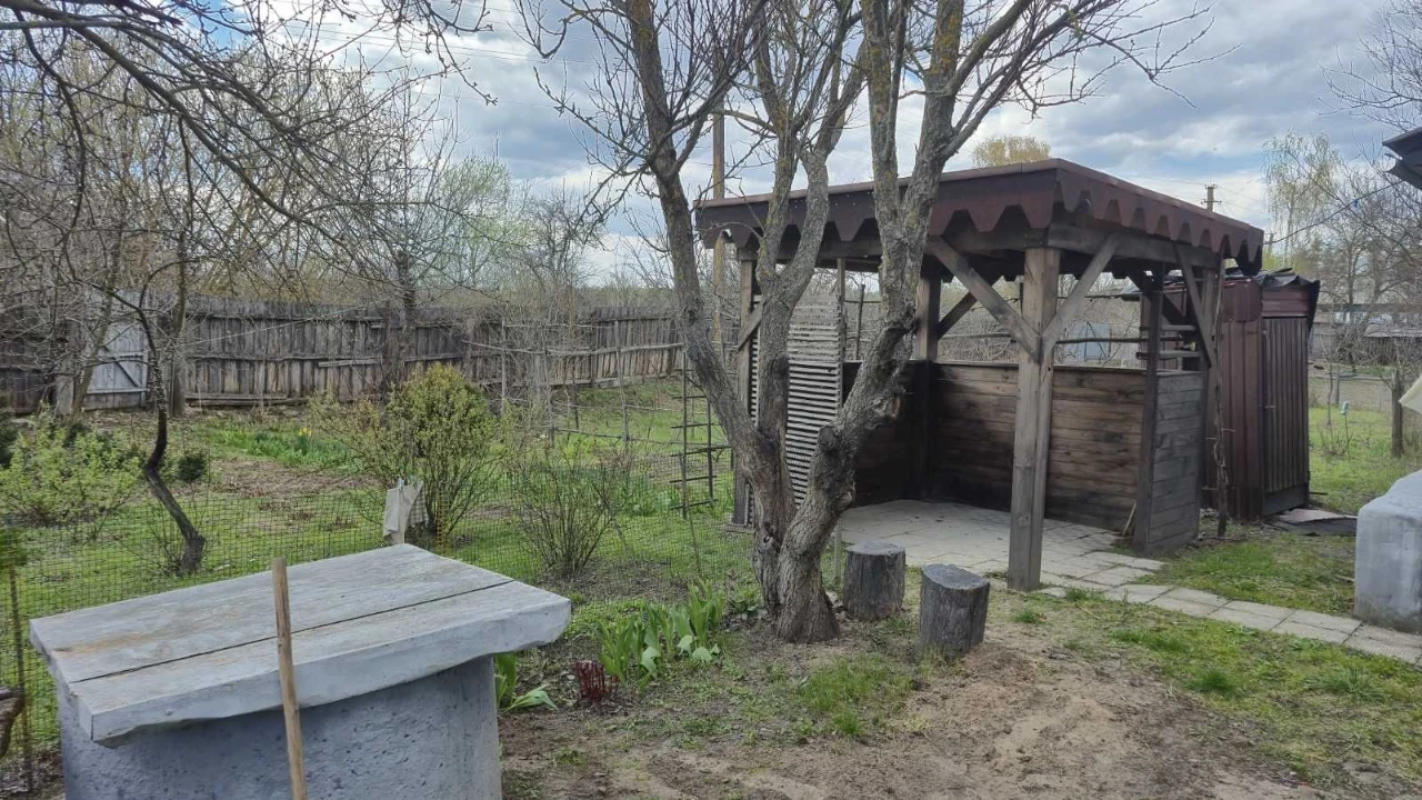 Будинок та присадибна ділянка в с.Черноплатове