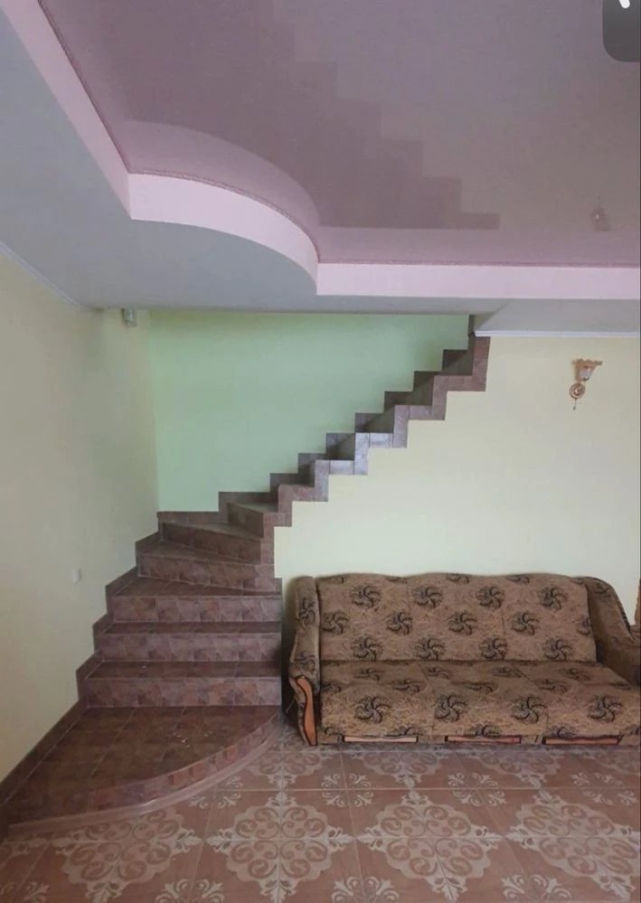 Продам двоповерховий будинок