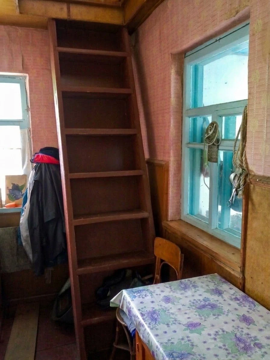 Гарний дачний будинок