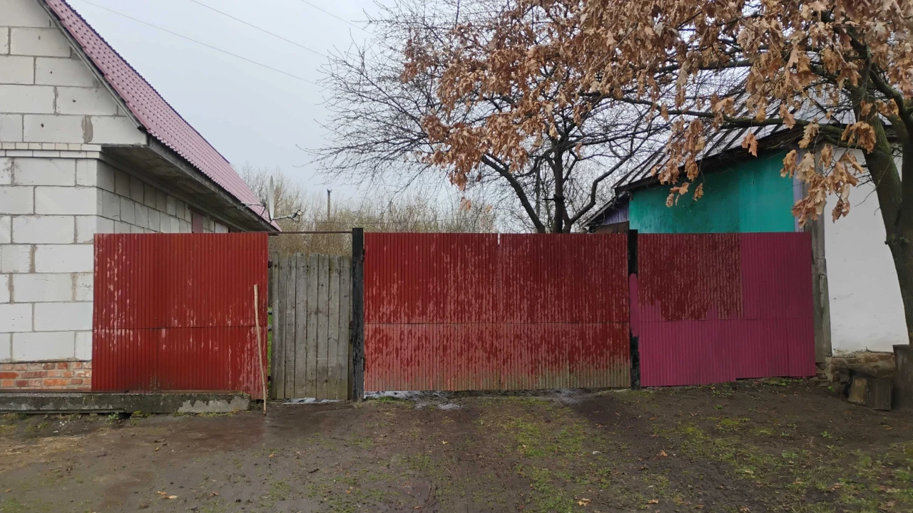 Участок з новопостройкою